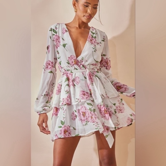 PrettyLittleThing Dresses & Skirts - Pretty Little Thing White Floral Chiffon Double Tier Plunge Skater Dress Size 6